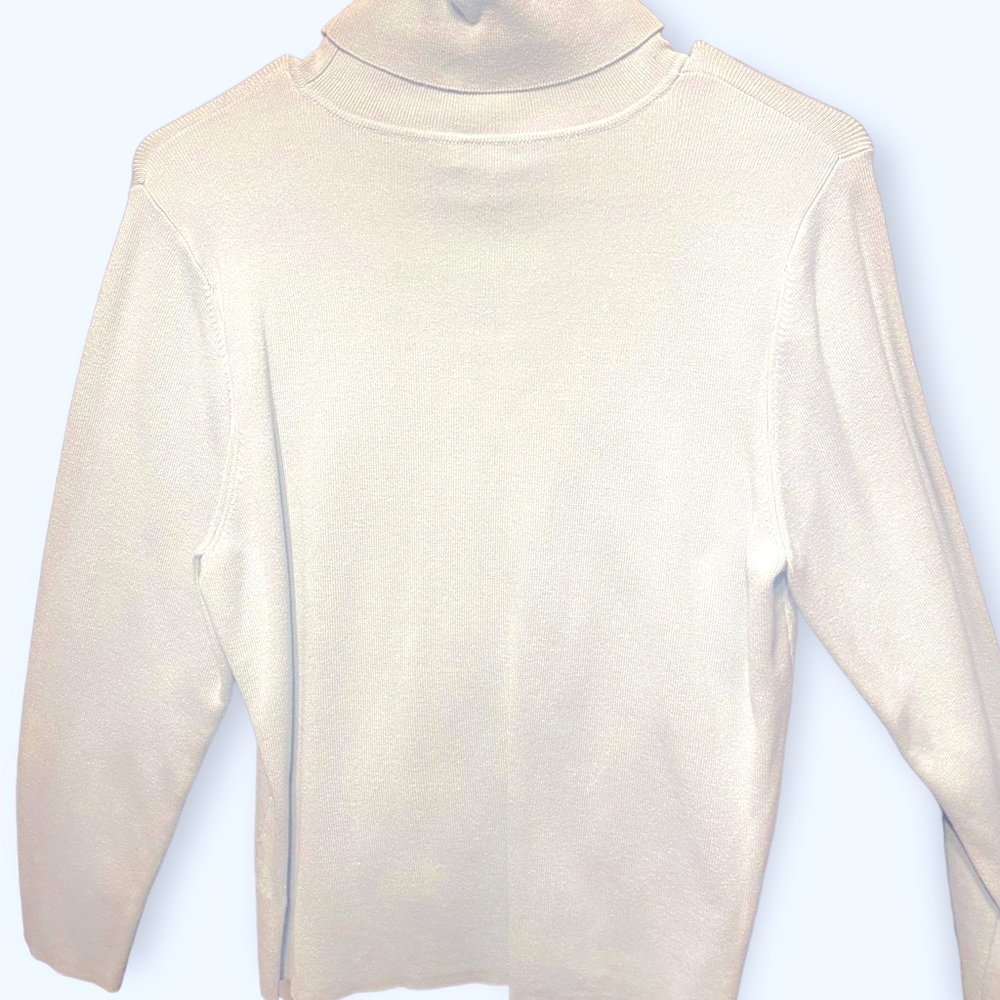 Vintage silk charter club white turtleneck- NWOT no stains